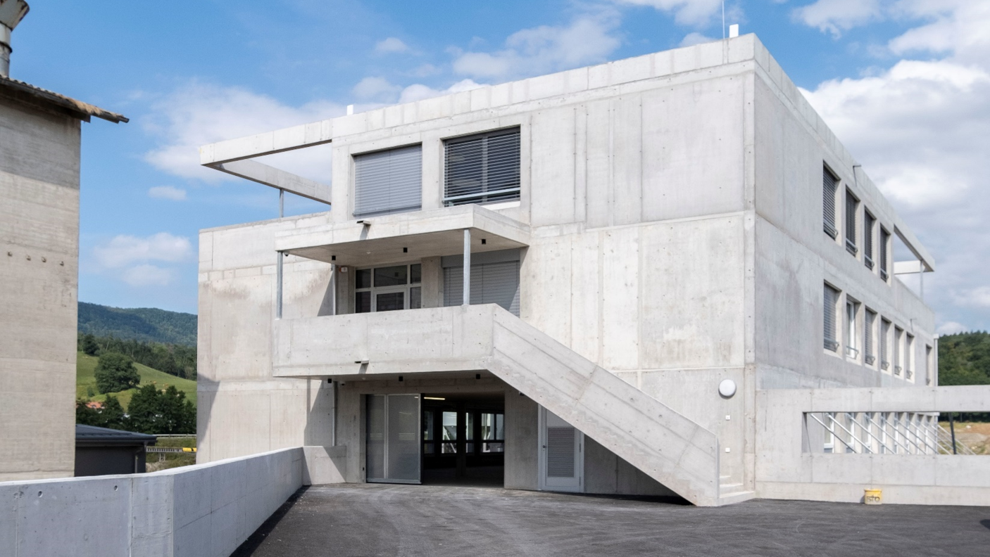 Neues Dienstleistungsgebäude in einer Kiesgrube, Wettingen