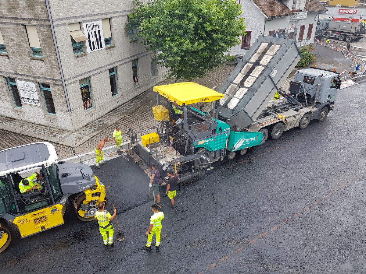 Einbau Deckbelag Bushof Wohlen auf 2700 Quadratmeter