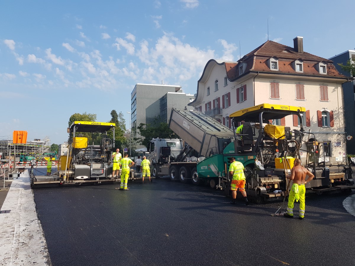 Einbau Deckbelag Bushof Wohlen auf 2700 Quadratmeter