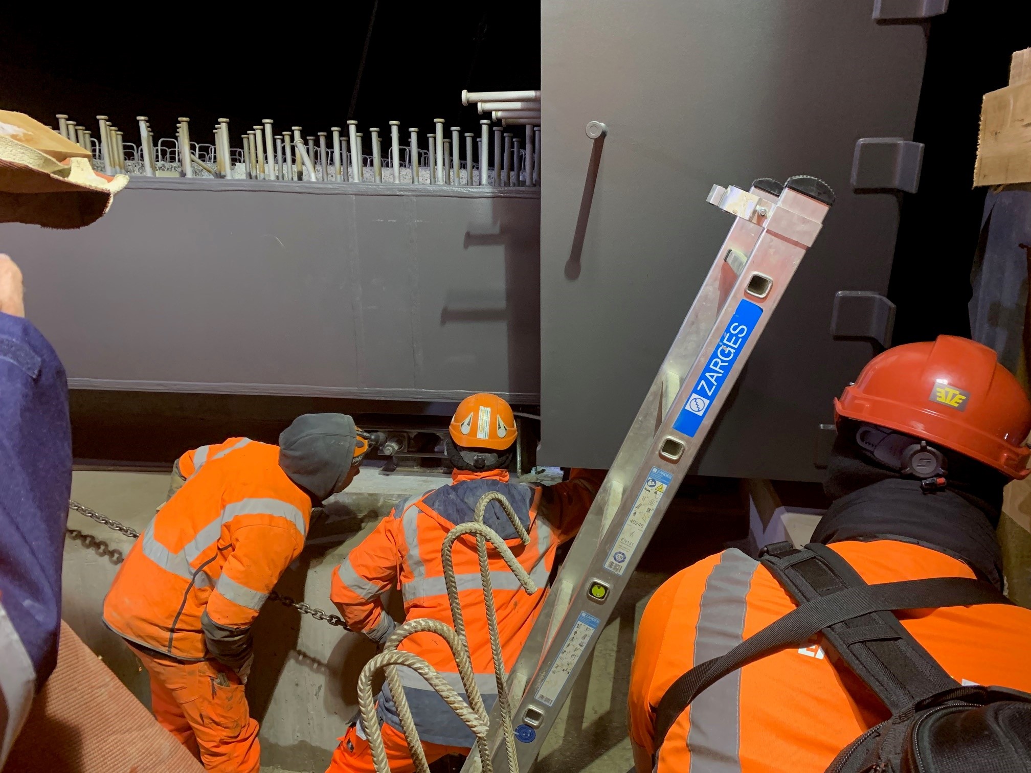 Einhub Brücke über Nationalstrasse N02