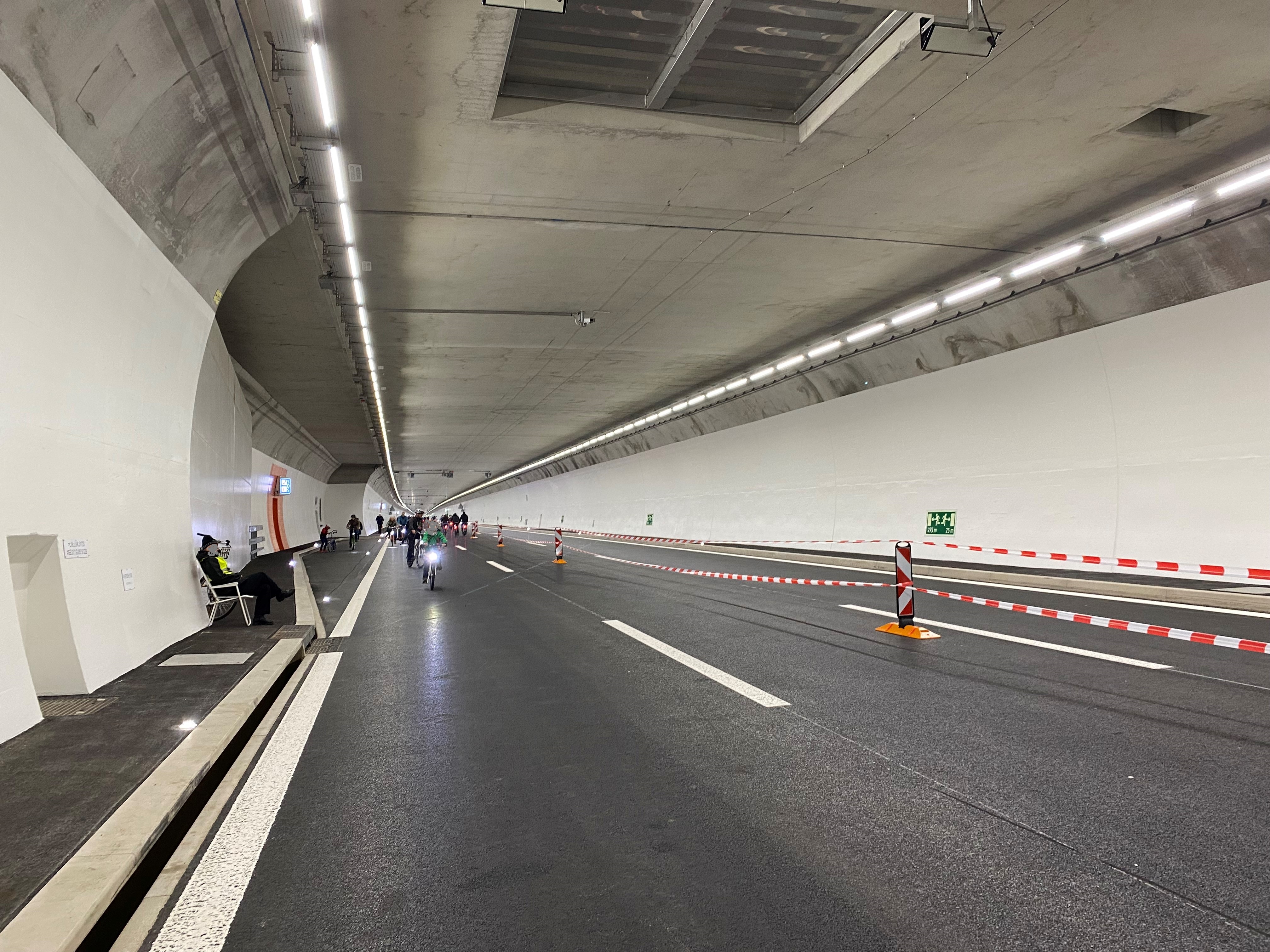 Einweihung der 3. Röhre des Gubristtunnels