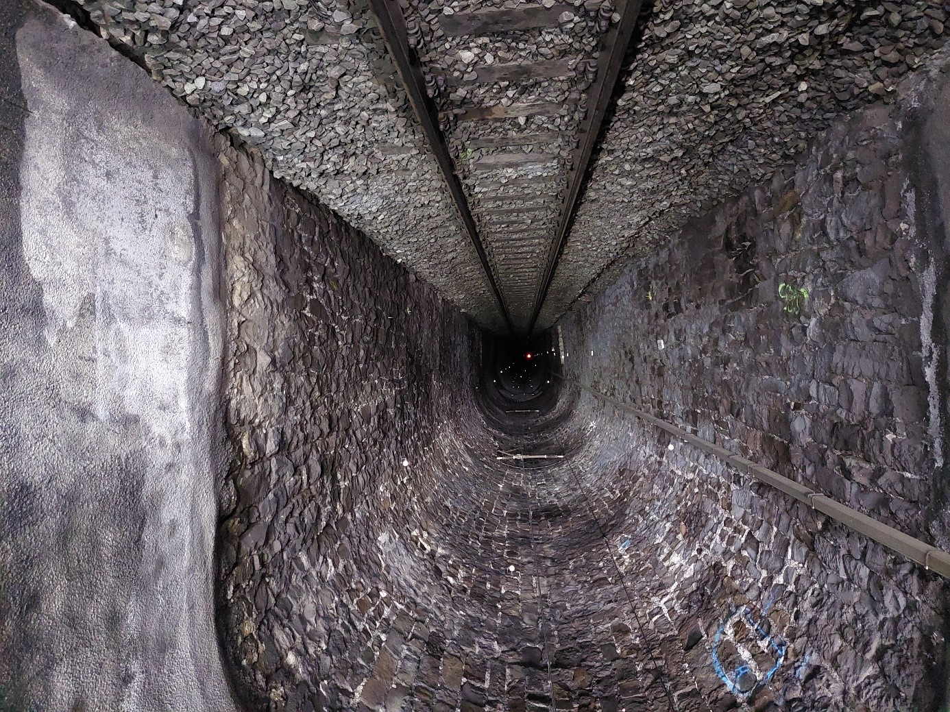 Neuer Auftrag für die RhB erfolgreich akquiriert: Teilerneuerung Versascatunnel Vom Bauprojekt bis zur Fertigstellung inkl. Bauleitung – ein Gemeinschaftsprojekt in einer IG mit dem Ingenieurbüro Widmer in Chur