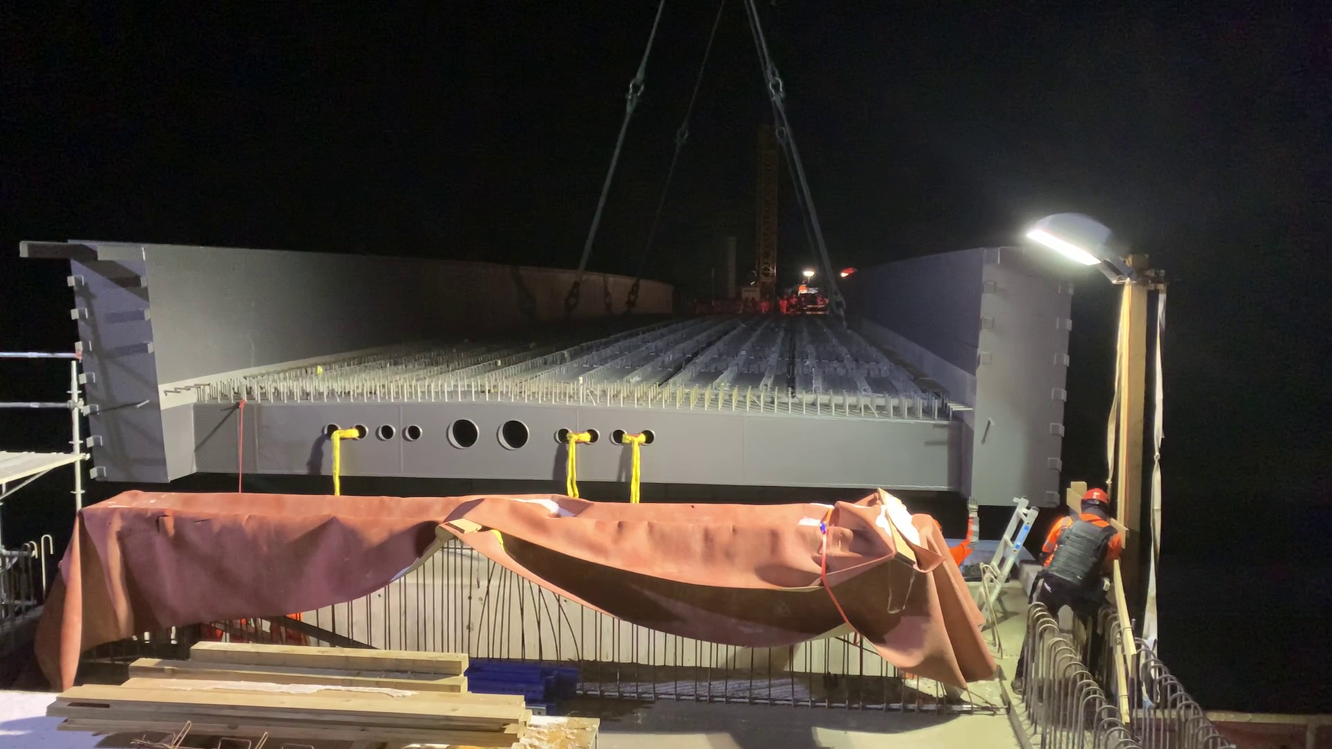 Einhub Brücke über Nationalstrasse N02